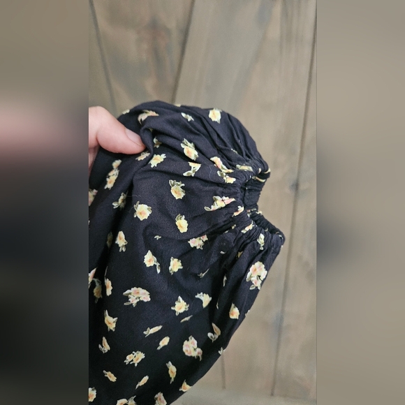 BILLABONG Just Beachy Floral Print Top In Black/yellow Multi. Size Small - Picture 7 of 16